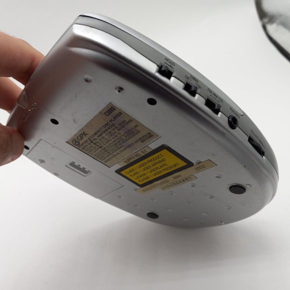 GPX C3880 portable compact disc player and radio - Picture 4 of 7